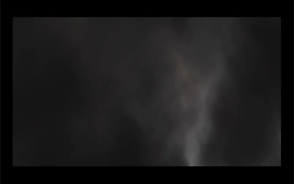 Clarão: Nuvens escuras de tempestade iluminadas por dentro por raios azuis, dourados e brancos que vêm e vão.