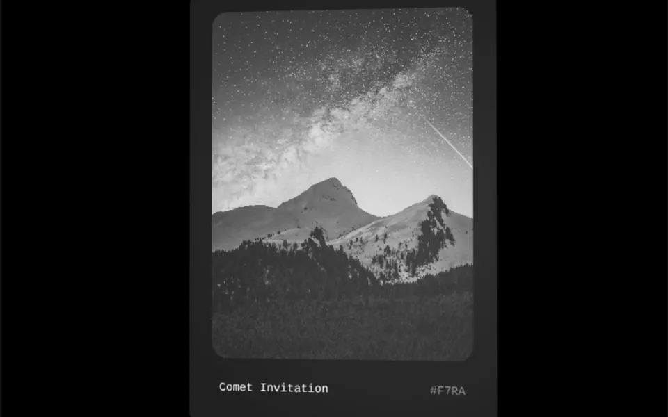 Convite: Card que se ergue, inclina em 3D e ganha um reflexo de luz seguindo o cursor, sobre uma sombra profunda.